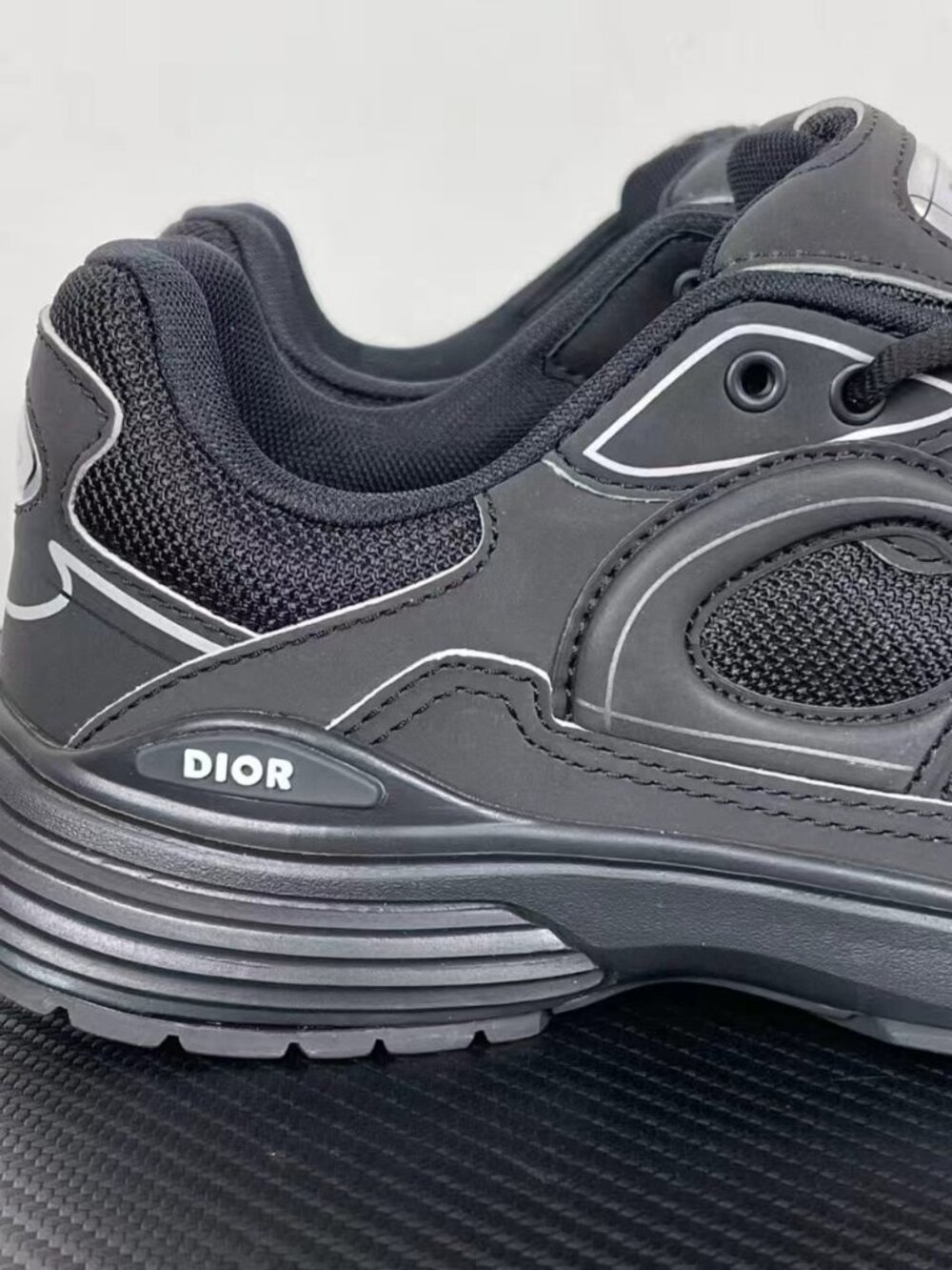 Dior B30 Sneakers - Men's Luxury Casual Shoes, Size 40 - Picture 4 of 5